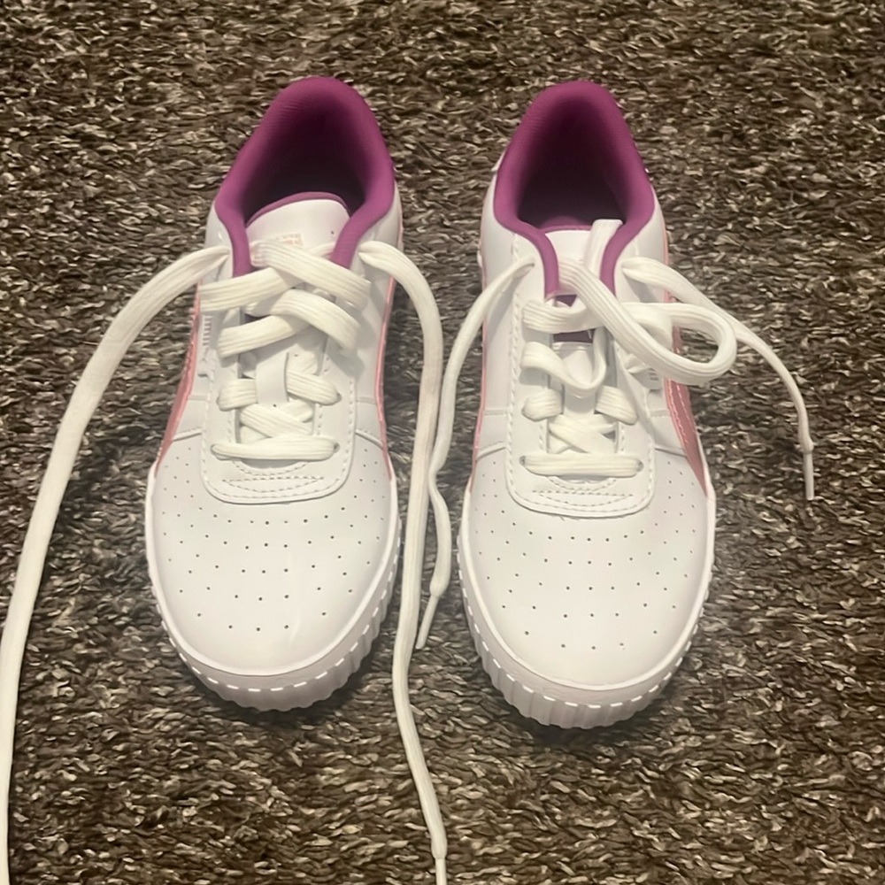 Pink and white Puma 2.5Y. Never worn.